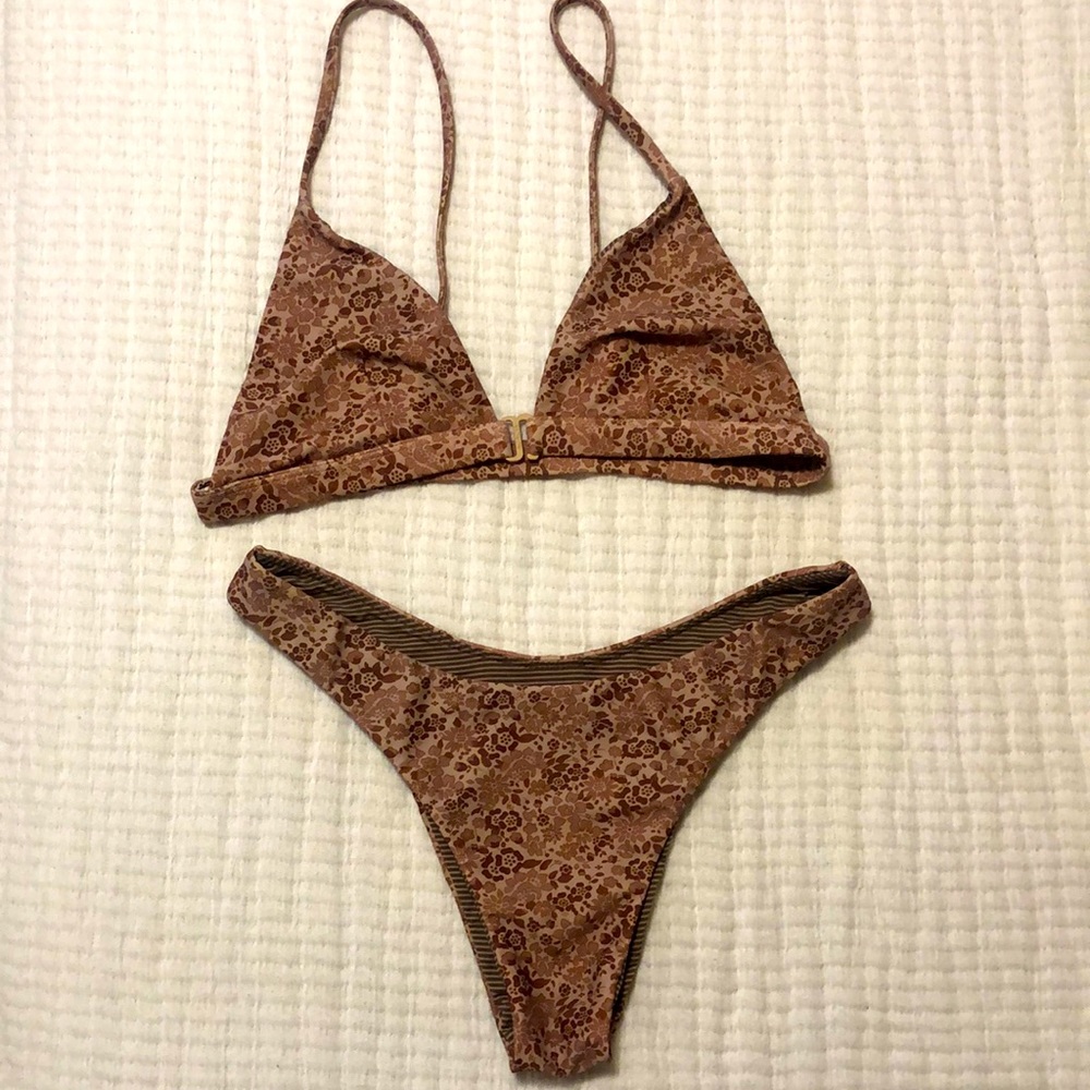 Acacia set in Bloom, Lawai top Medium, Bobbi bottoms Small